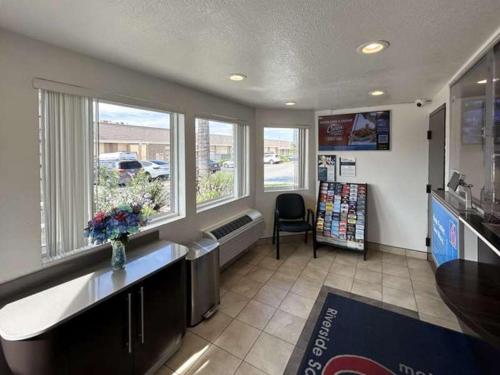 Studio 6 Suites Riverside CA South - photo 11