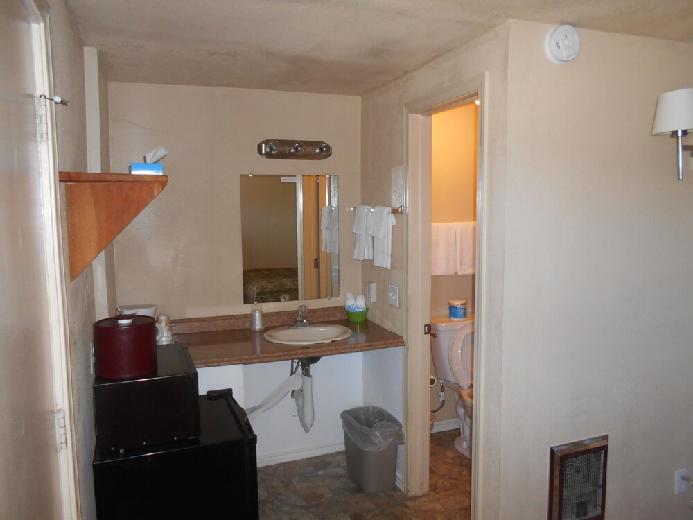 Super Saver Inn - photo 26