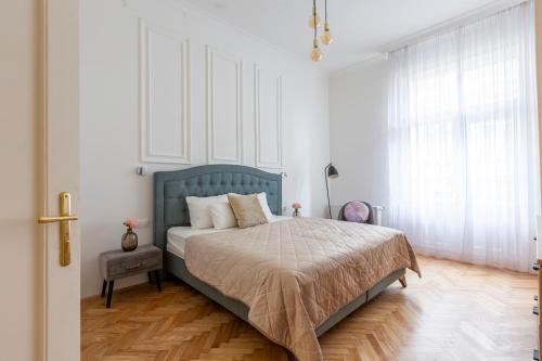 Glamorous Modern Apartment in the Hearth of Budapest — 4-Star Luxury Hotel in Budapest, Hungary