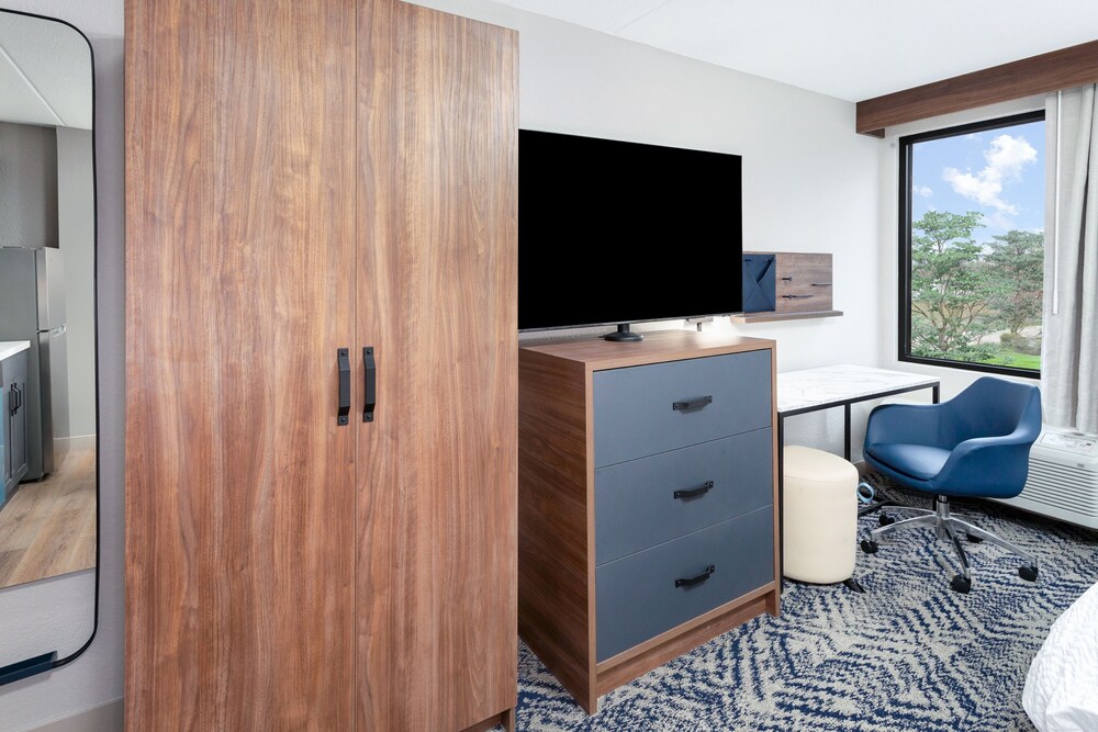 Candlewood Suites Columbus North - photo 17