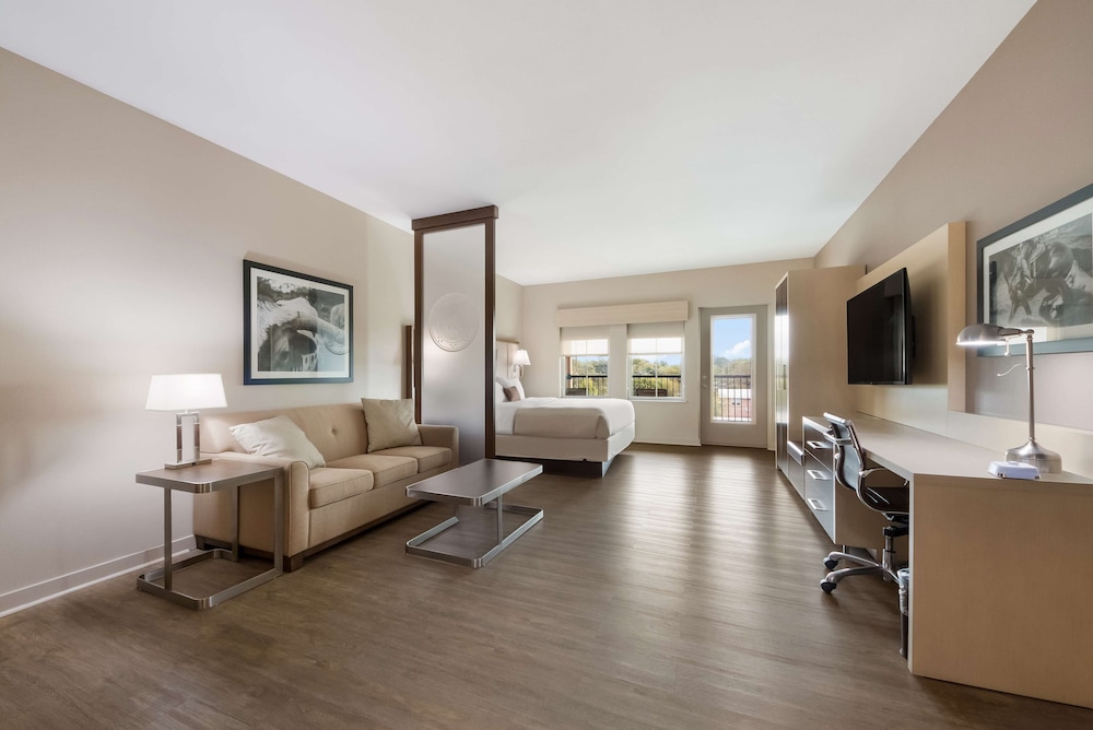 Best Western Bandera Suites & Saloon - photo 6