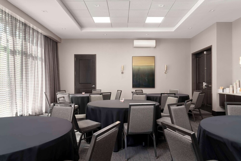 Hampton Inn & Suites Worcester - photo 48