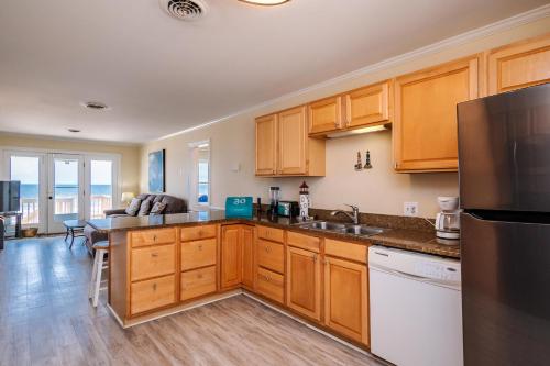 Absolute Beach by Oak Island Accommodations - photo 30