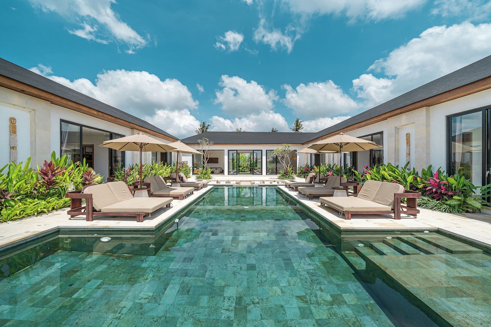 Villa Anarya 6BR Ubud Pool Villa Spa Panoramic Views — 4-Star Luxury Hotel in Ubud, Indonesia