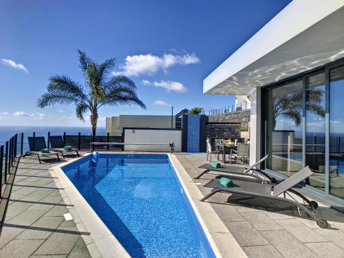 Villa Stella by LovelyStay — 4-Star Luxury Hotel in Arco Da Calheta, Portugal