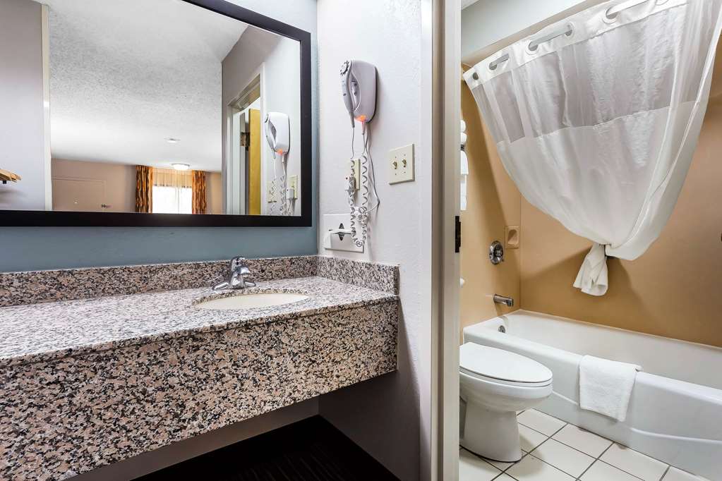 Quality Inn & Suites Mooresville Lake Norman - photo 19
