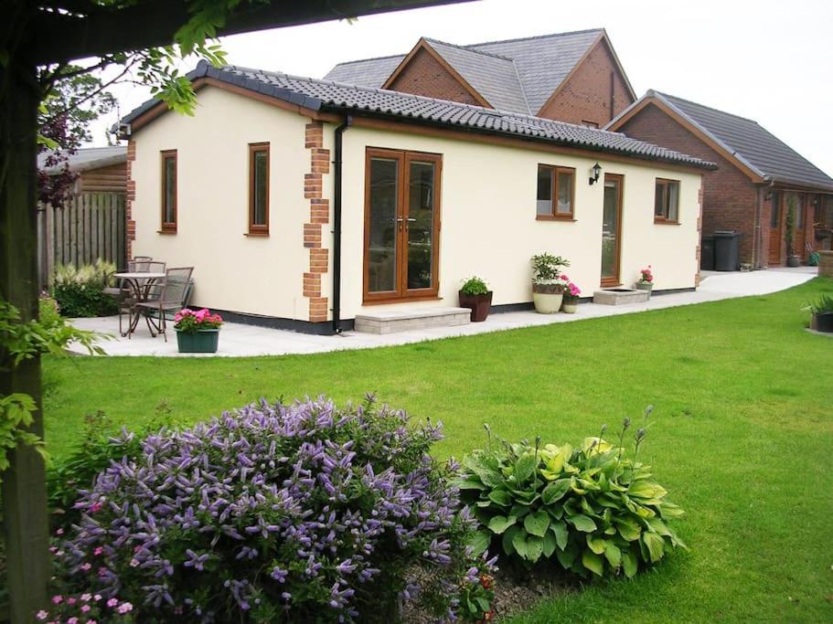 Coastal Garden Lodge 18254811 — Preesall