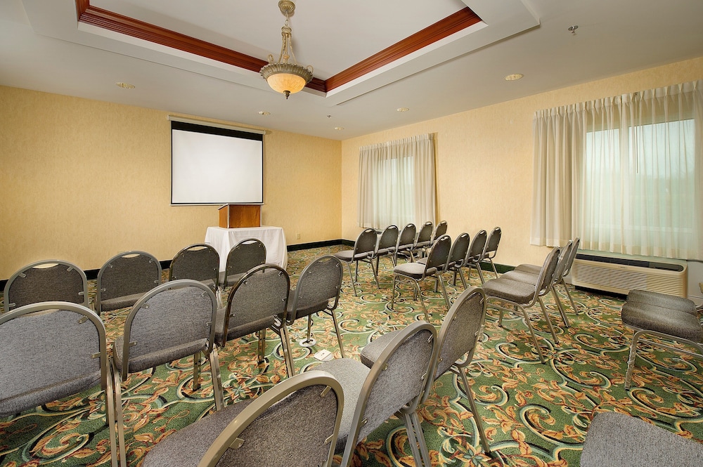 Holiday Inn Express & Suites Lenoir Cty by IHG - photo 46