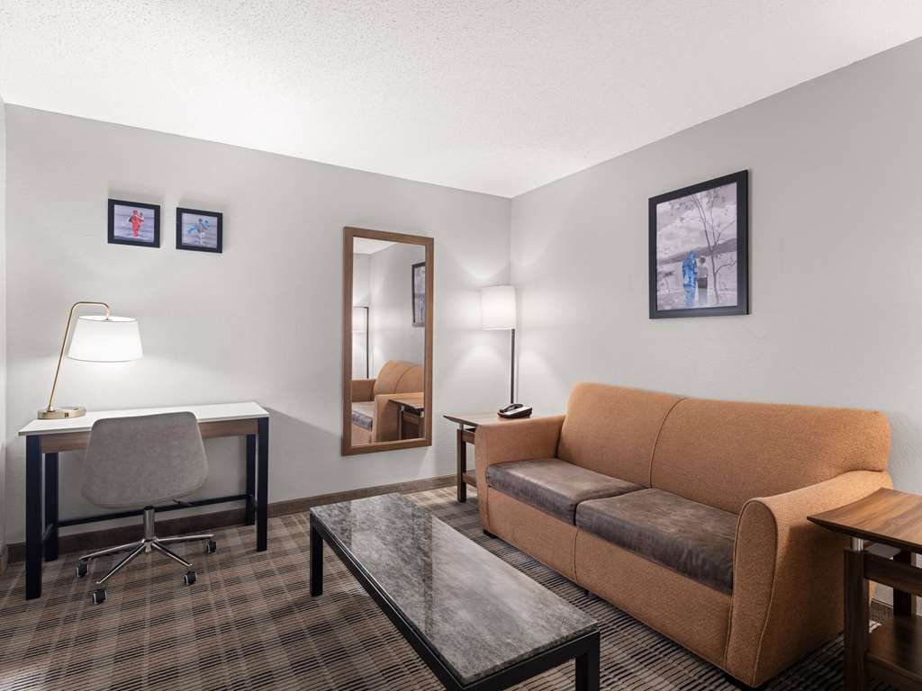 AmericInn by Wyndham Shakopee Near Canterbury Park - photo 40