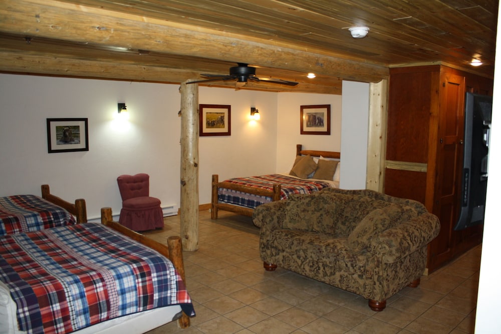 The Historic Wapiti Lodge - photo 45