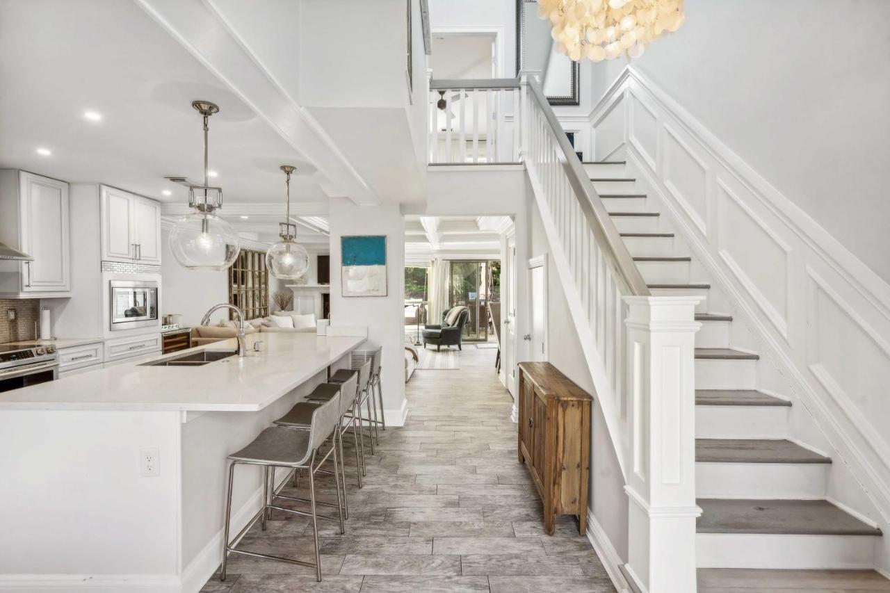 Stunning Townhouse w Tennis & Pool — 4-Star Luxury Hotel in Southampton, United States