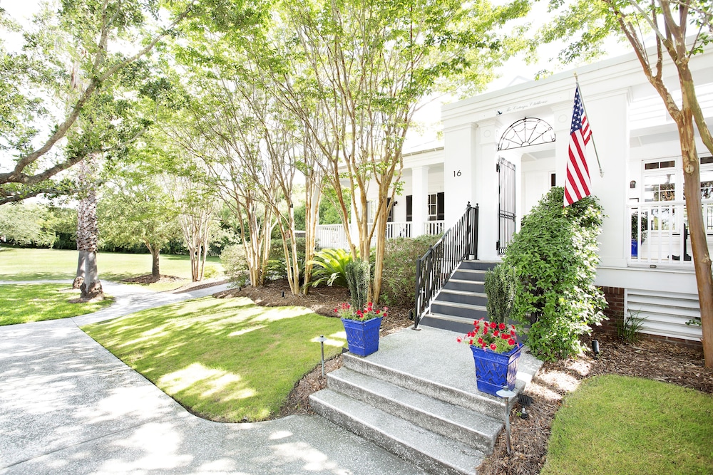The Cottages on Charleston Harbor — 4-Star Luxury Hotel in Mount Pleasant, United States