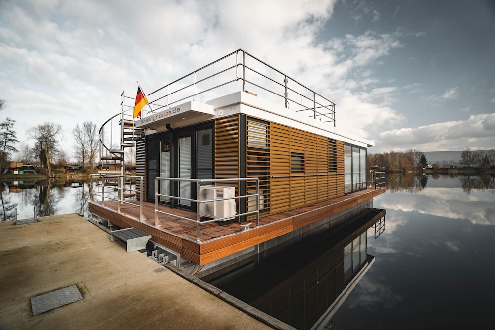 Schones Hausboot In Hoxter — Hoexter