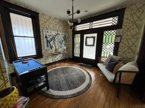 Historic Jewel Walk to Eats & Shops in Nashville, United States