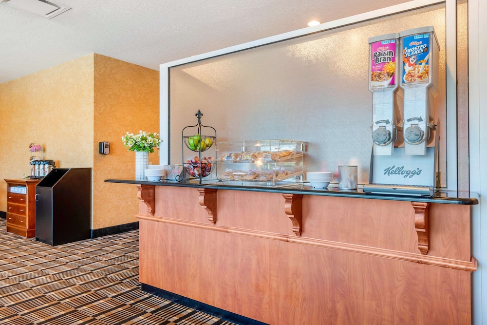 Clarion Inn Ormond Beach at Destination Daytona - photo 46