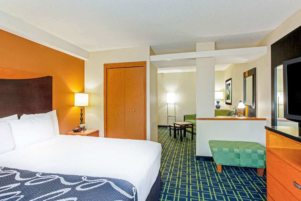 La Quinta Inn & Suites by Wyndham Manassas Battlefield - photo 28