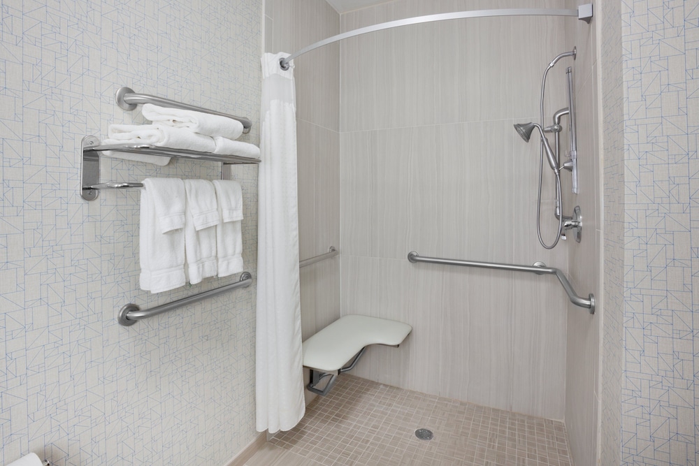 Holiday Inn Express Hotel & Suites Dickinson by IHG - photo 12