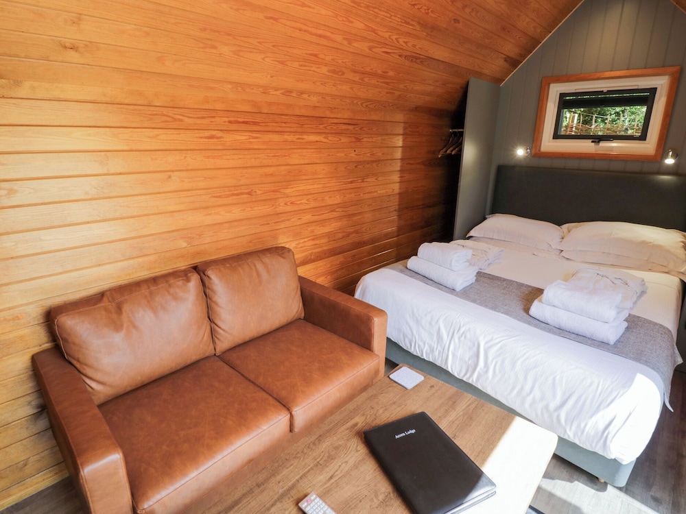 Acorn Lodge At Bridge Lake Farm & Fishery — 4-Star Luxury Hotel in Banbury, United Kingdom