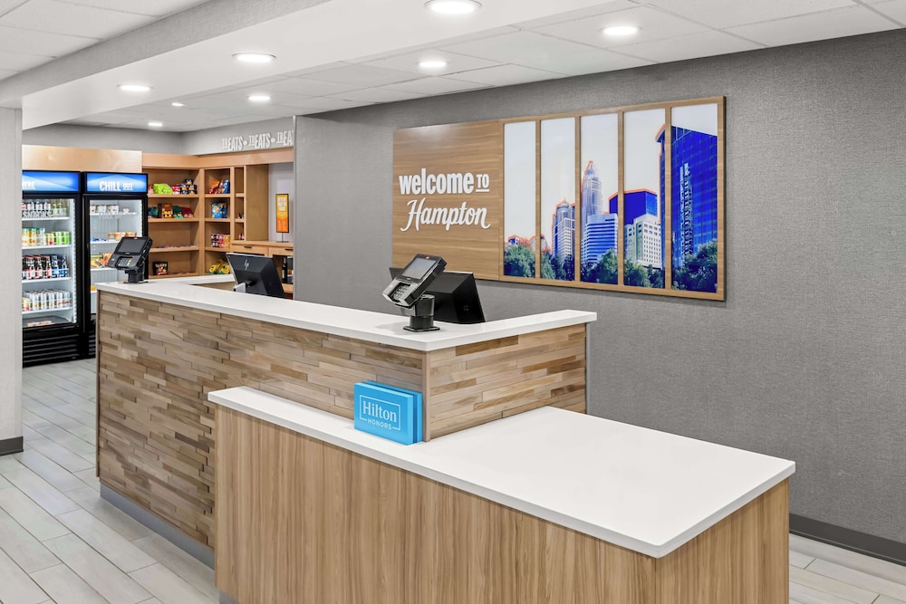 Hampton Inn & Suites Charlotte Airport - photo 4