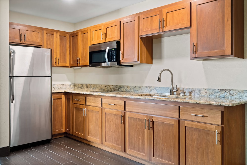 Fargo Inn and Suites - photo 12