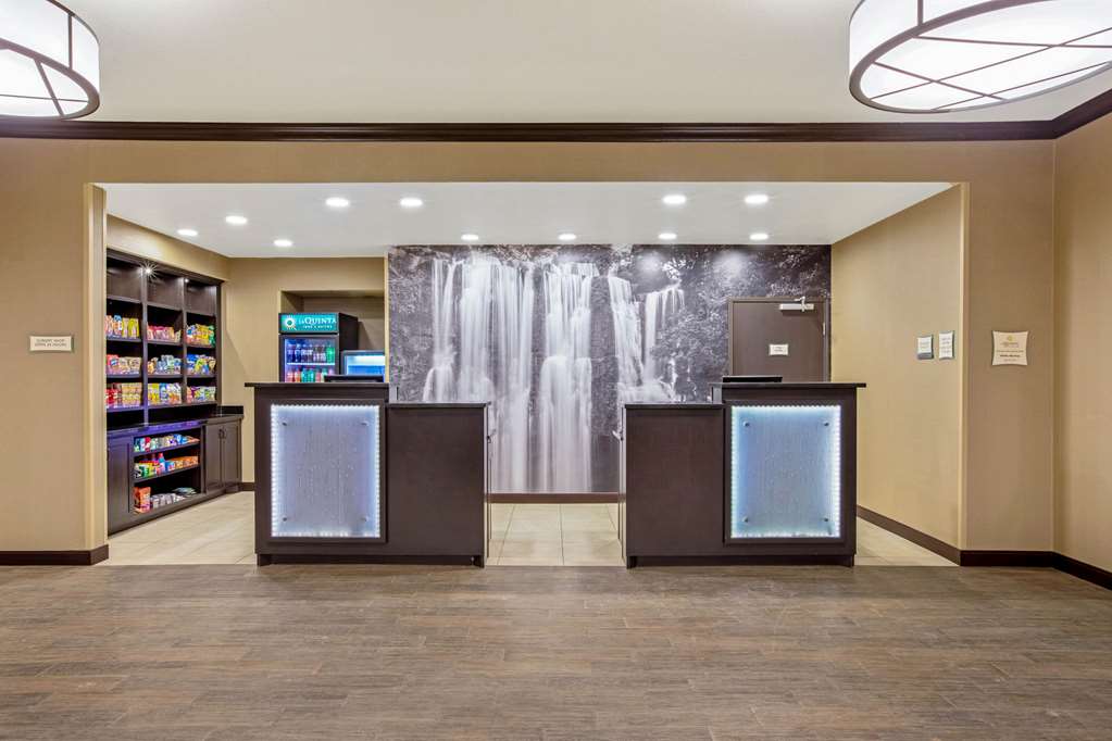 La Quinta Inn & Suites by Wyndham Gillette - photo 6