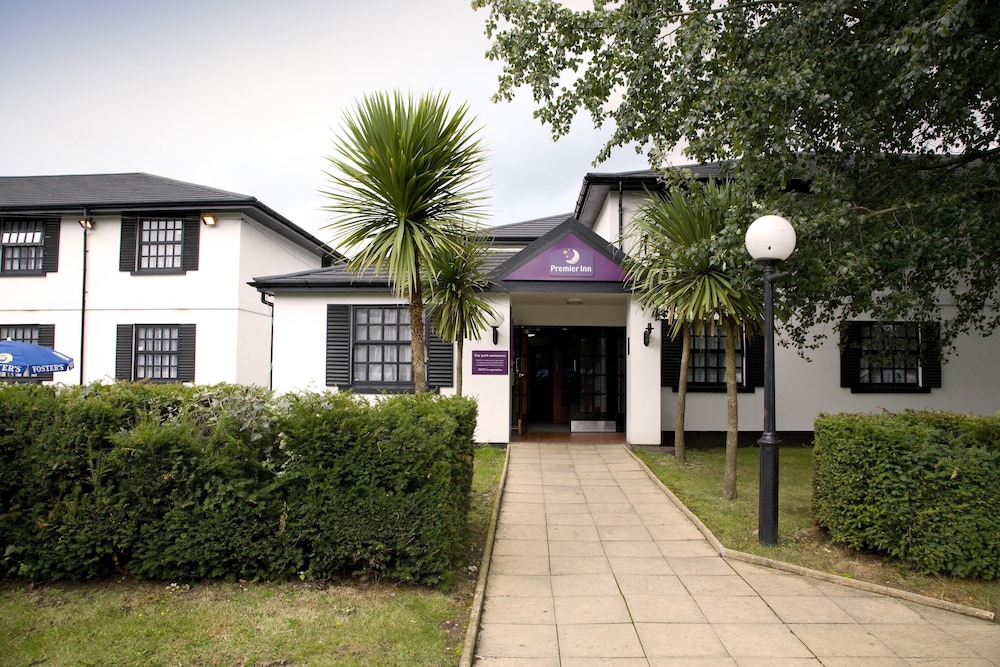 Premier Inn Cobham - carbon neutral hotel in Cobham