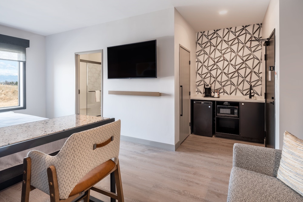 Atwell Suites Denver Airport Tower Road - photo 10