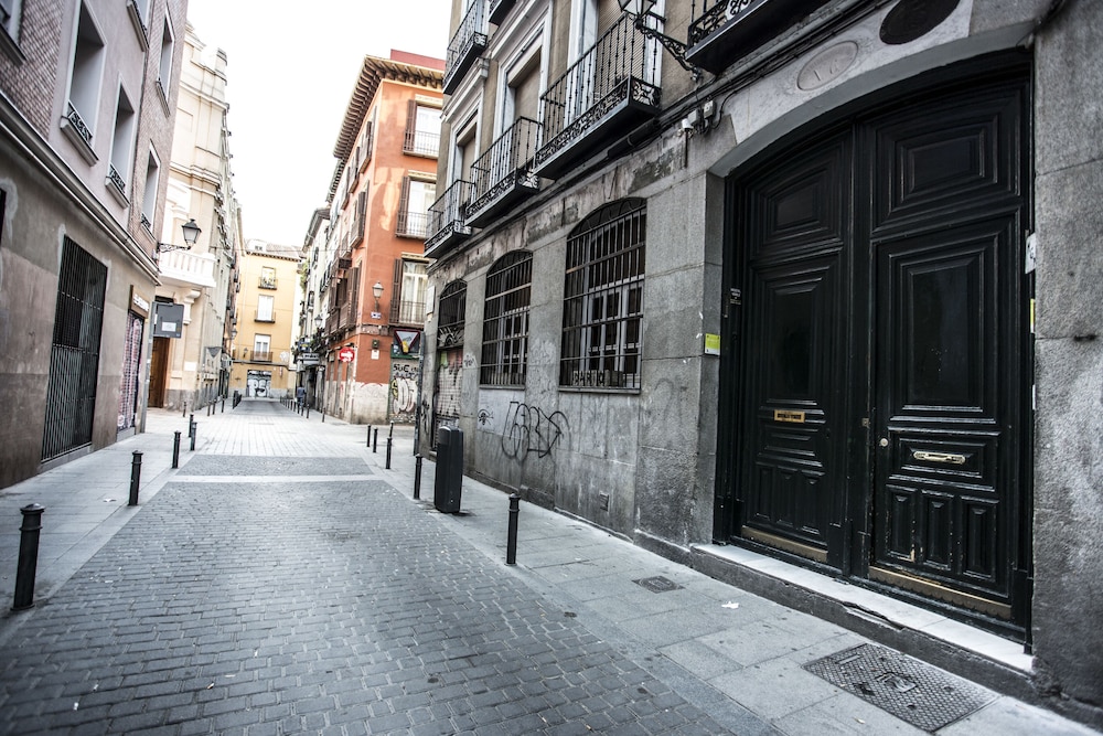 Hola Rooms - carbon neutral hotel in Madrid