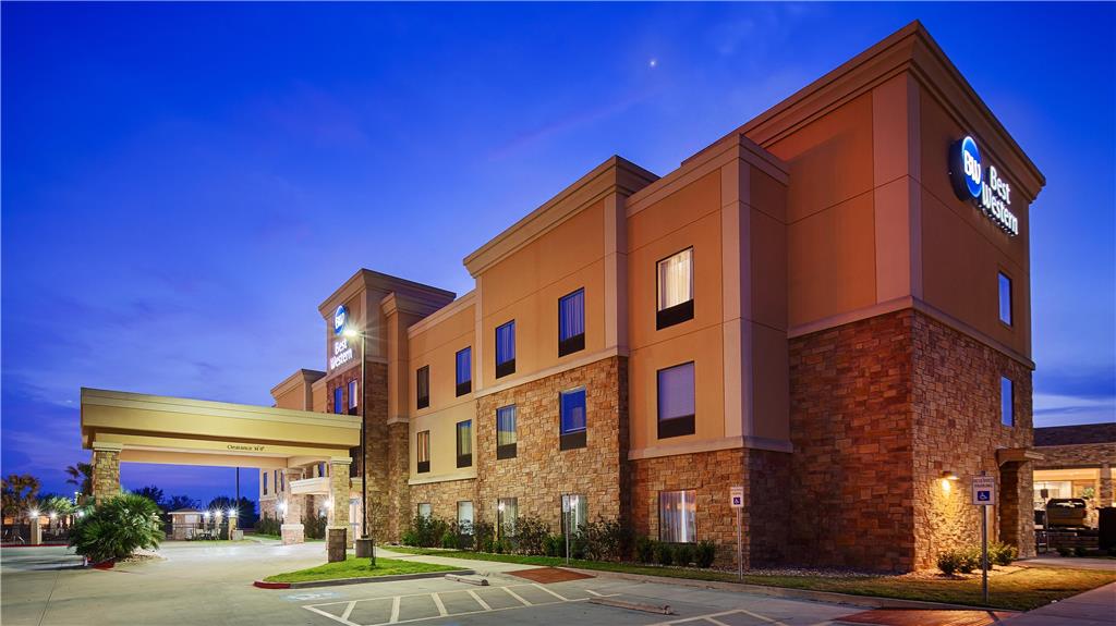 Best Western Bastrop Pines Inn - carbon neutral hotel in Bastrop