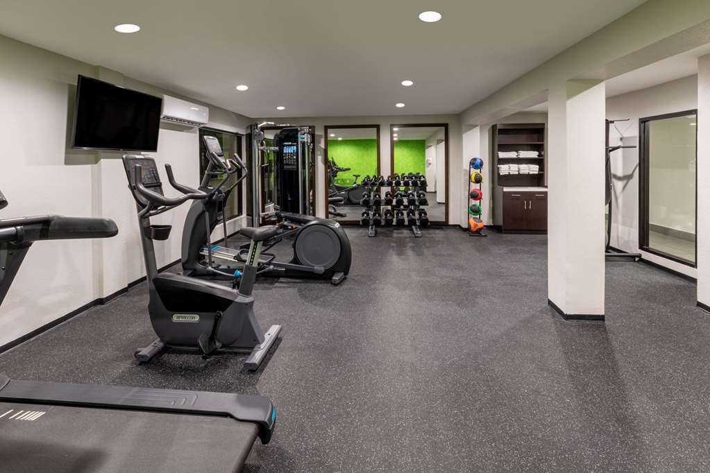 La Quinta Inn & Suites by Wyndham Houston NW Brookhollow - photo 12