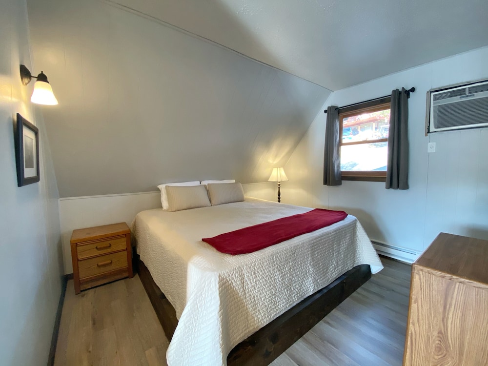 Calm Waters Cabin Resort - photo 22
