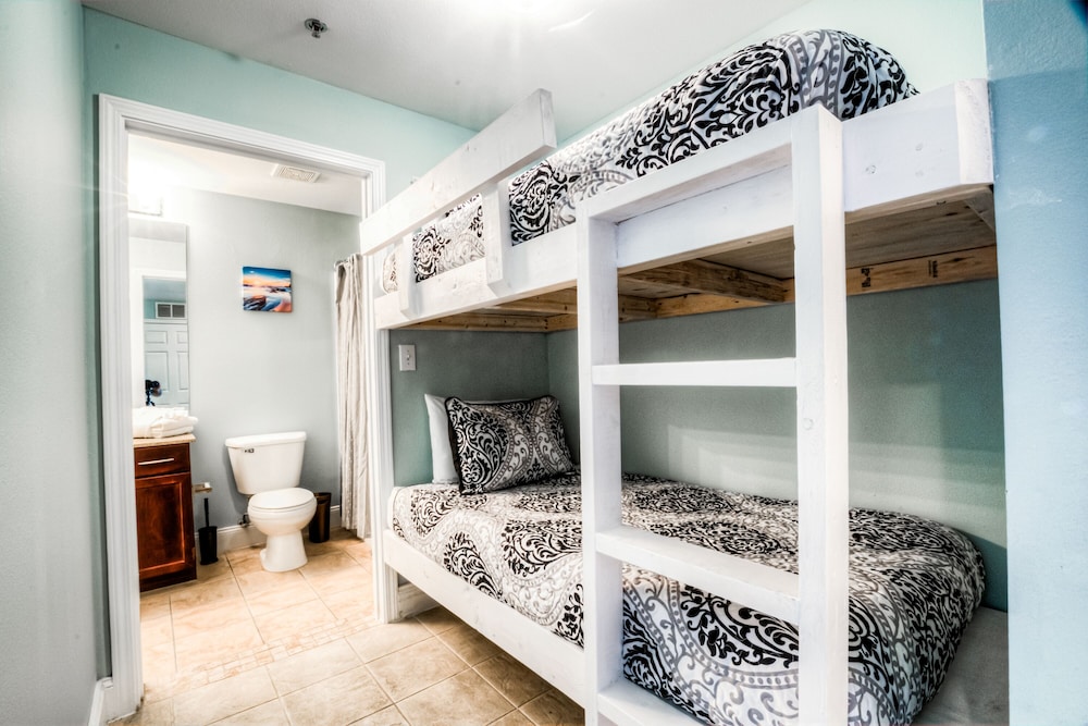 Laketown Wharf Resort by Aneliya's Rentals - photo 270