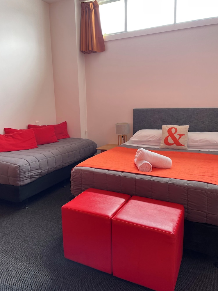 YHA Nelson Backpackers — 4-Star Luxury Hotel in Nelson, New Zealand