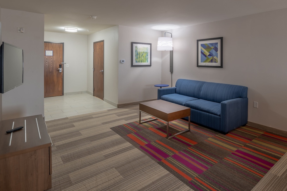 Holiday Inn Express & Suites N Waco Area West by IHG - photo 11