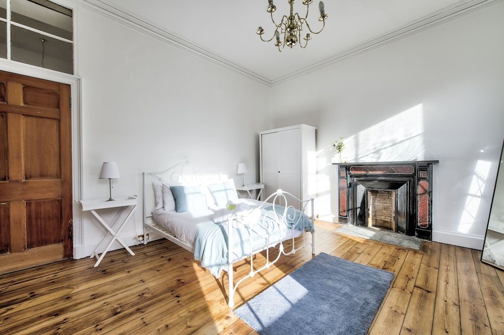 Cumberland New Town Apartment — 4-Star Luxury Hotel in Edinburgh, United Kingdom