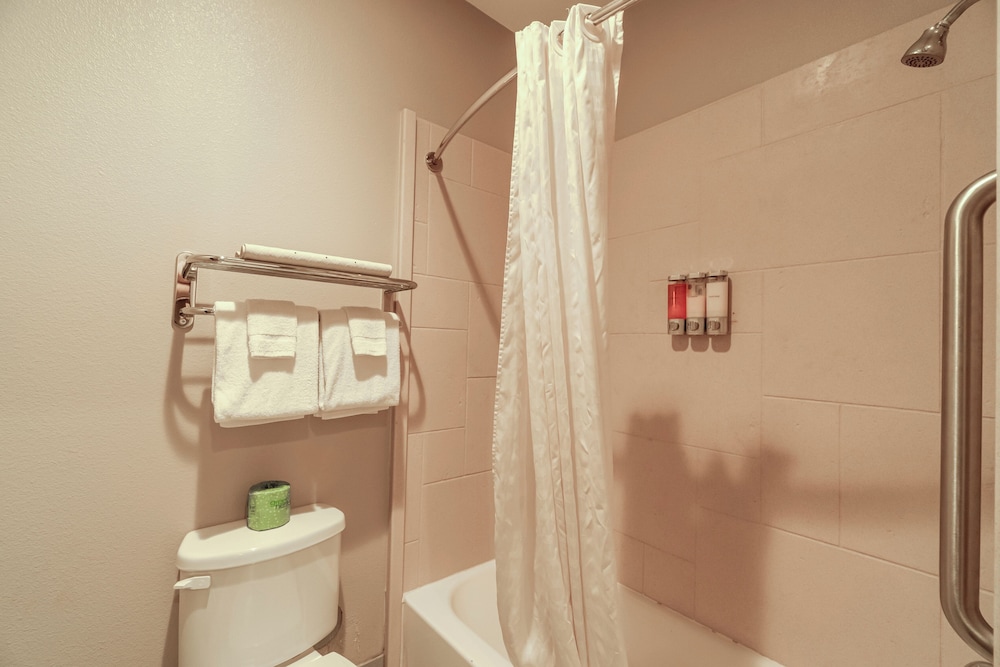 Moulton Inn & Suites By OYO Near Shiner TX - photo 29