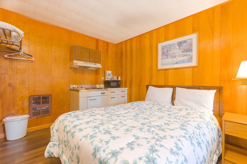 Parkside Motel by OYO Meadville Conneaut Lake - photo 34