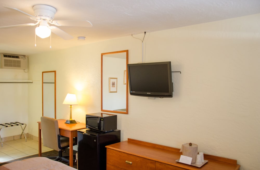 Budget Inn and Suites Colby - photo 28