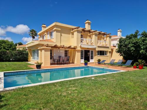 Rent4rest Golf Lovers Paradise 4Br Villa With Pool — 4-Star Luxury Hotel in Sintra, Portugal
