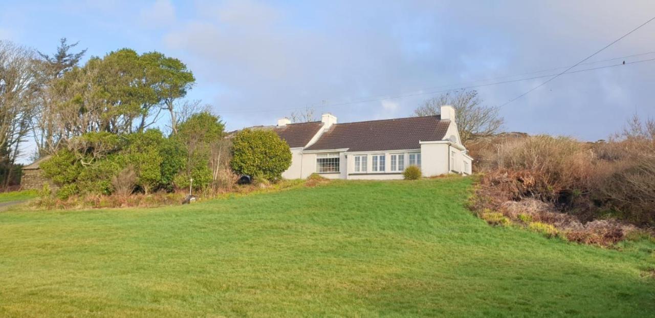Cushatrough Claddaghduff - carbon neutral hotel in Gaillimh