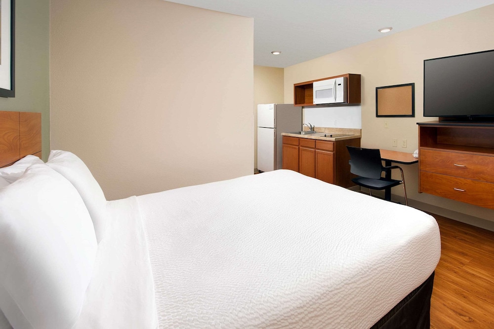 WoodSpring Suites Chicago Romeoville - photo 10