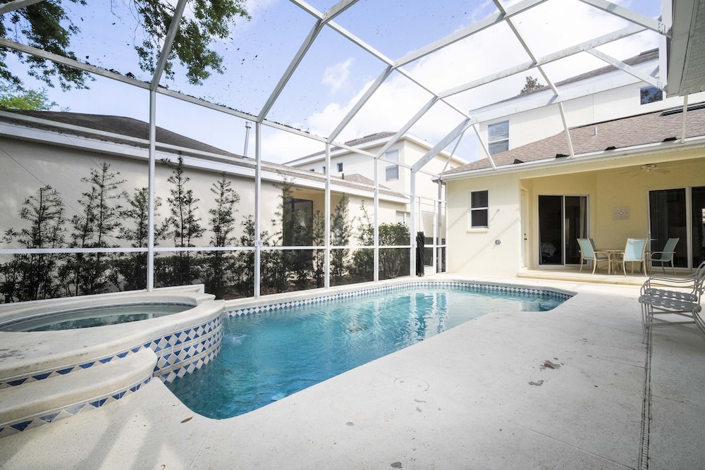 Stunning 5 Bd Home w Pool Close to Disney 7420 — 4-Star Luxury Hotel in Kissimmee, United States