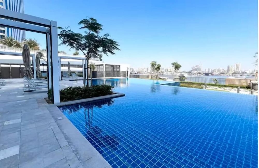 GLOBALSTAY Creek Edge Tower Elegant Apartments — 4-Star Luxury Hotel in Dubai, United Arab Emirates