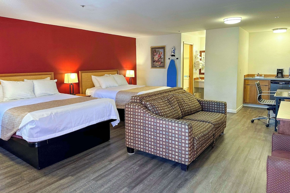 Econo Lodge Edmonds North Seattle - photo 24