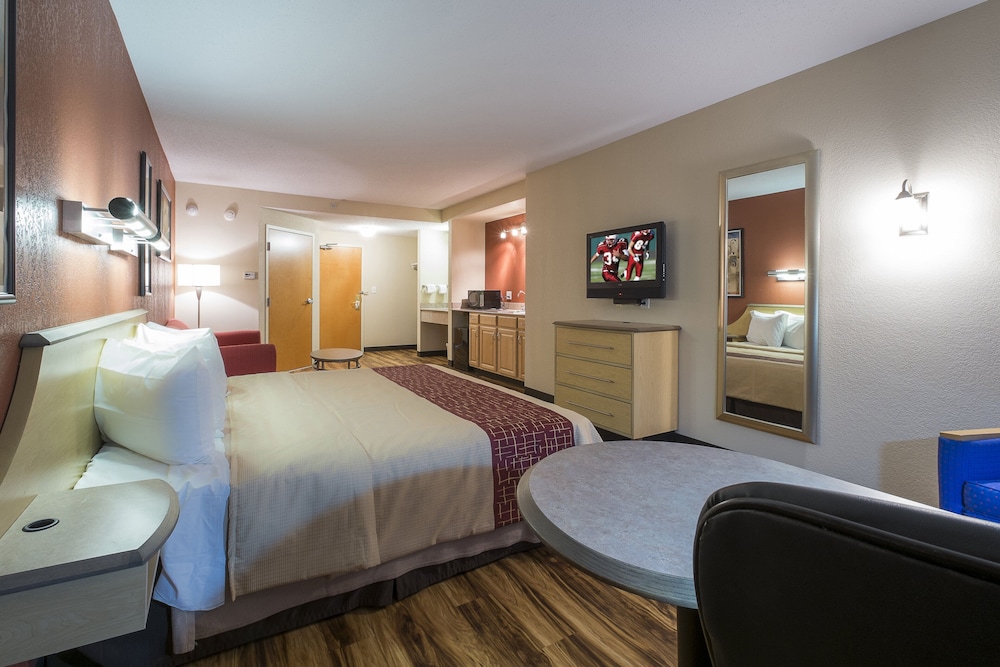 Red Roof Inn & Suites Philadelphia Bellmawr - photo 17