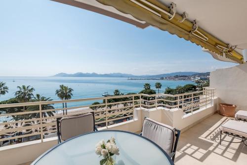 Buckingham & Lloyds Cannes