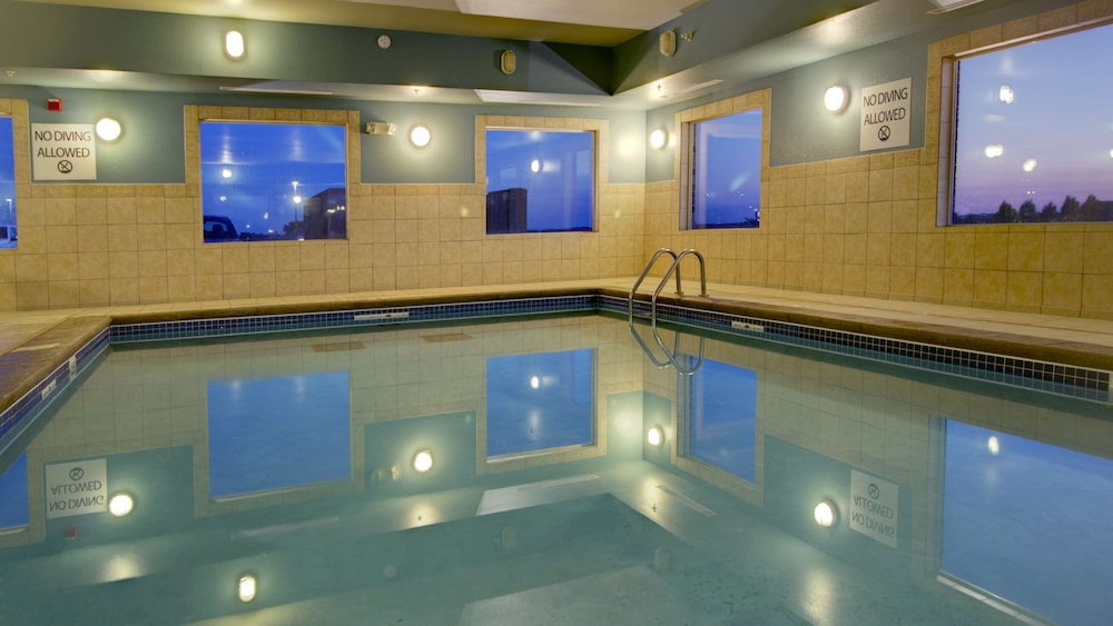 Holiday Inn Express & Suites Sioux Center by IHG - photo 20