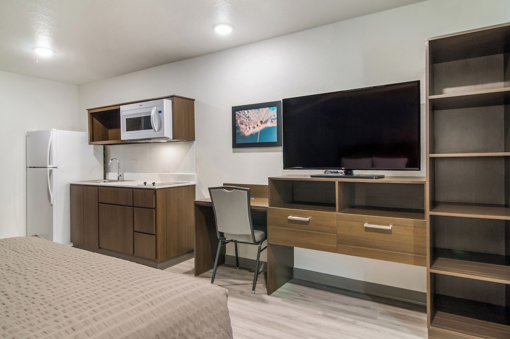 Woodspring Suites Fort Myers Cape Coral - photo 19