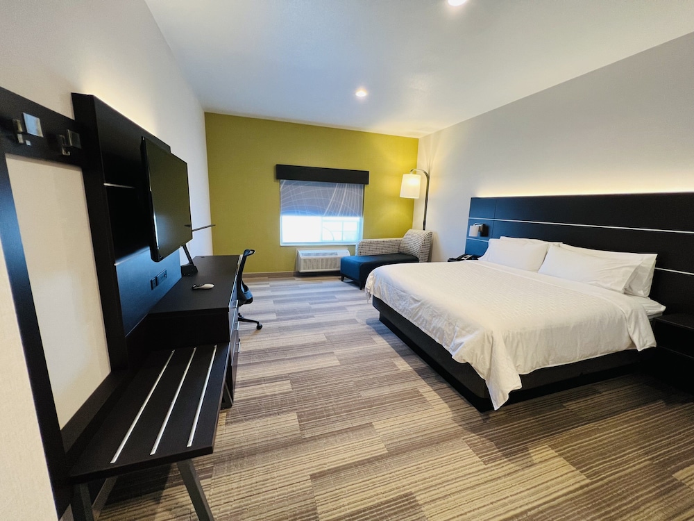 Holiday Inn Express & Suites Salinas by IHG - photo 12