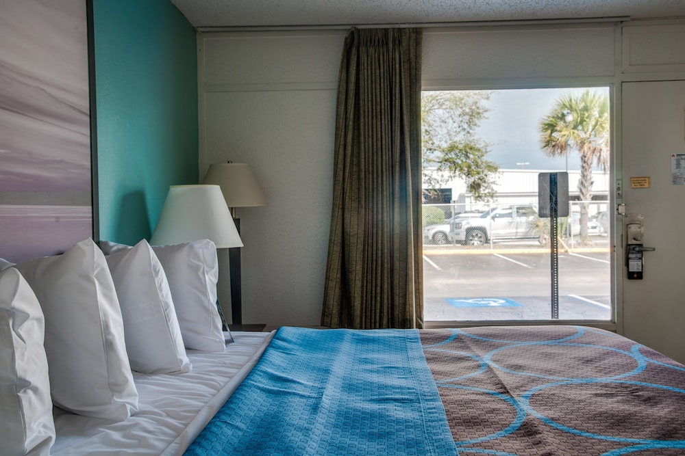 Super 8 by Wyndham St. Petersburg - photo 5